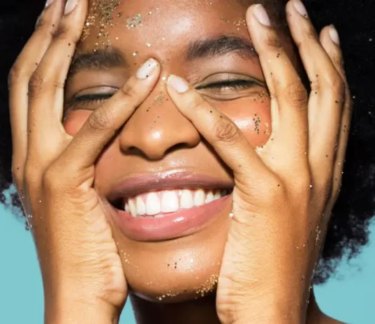 Si possono davvero attenuare le smile lines? Spoiler: sì, ma la vera mossa è prevenirle