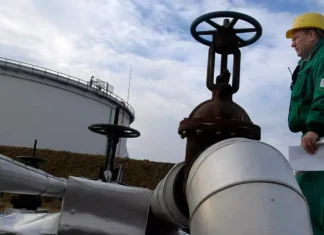 L’Ungheria sospende il prestito di 90 miliardi di euro per l’Ucraina, accusandola di ricatto: “blocca il passaggio del petrolio”