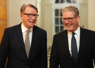 Il caso Mandelson-Epstein sta mettendo in crisi il premier Starmer e il Partito laborista