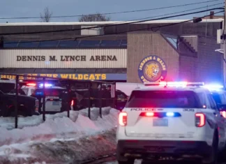 Sparatoria durante la partita di hockey a Rhode Island negli Stati Uniti, tre morti