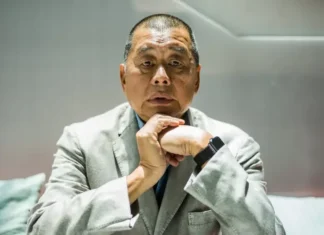 Jimmy Lai è stato condannato a 20 anni di carcere, chi è l’ex magnate dei media di Hong Kong