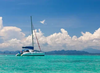 Turismo in mare, l’essenza di una vacanza in catamarano