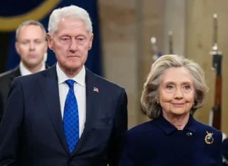 Bill Clinton e sua moglie Hillary, dopo mesi di rifiuti, pronti a testimoniare sul caso Epstein