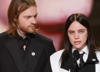 Finneas difende la sorella Billie Eilish dalle critiche per il suo discorso ai Grammy: “Possiamo letteralmente vedere i vostri nomi nei file di Epstein”