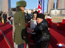 Kim Jong-un ha inaugurato gli alloggi per le famiglie dei nordcoreani uccisi nella guerra in Ucraina