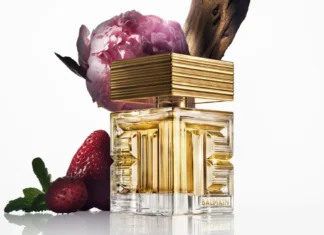 Balmain lancia Destin: il nuovo profumo fragola-peonia che sta già entrando nella sua luxury girl era