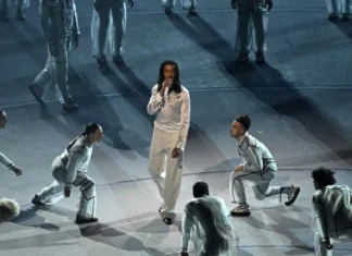 Milano-Cortina 2026: Ghali recita la poesia “Promemoria” di Gianni Rodari alla cerimonia di apertura