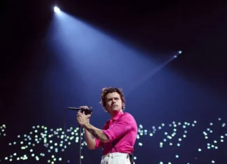 Harry Styles celebrerà l’uscita di “Kiss All the Time. Disco, Occasionally” con un concerto-evento a Manchester
