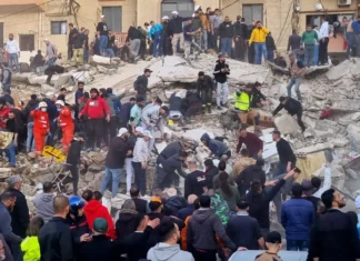 Almeno quindici persone sono morte nel crollo di due edifici a Tripoli, Libano