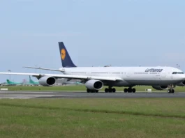 Lufthansa ha annunciato la cancellazione di ventimila voli da qui a ottobre, per risparmiare carburante