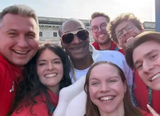 Alle Olimpiadi può succedere di tutto: come Snoop Dogg che nota la tua mascotte (e ottiene popolarità) Mascotte Snoop Dogg - Photo Credits @PatricNoa
