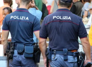 I poliziotti hanno altre armi, questa volta private. Cosa succederà ora? Poliziotti Armi Private - Photo Credits infosannio