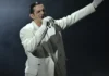 Achille Lauro torna a esibirsi dal vivo a Rimini, in attesa dell’Olimpico e di San Siro