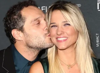 Caudio Santamaria, chi è il marito di Francesca Barra: “Lo incontrai per la prima volta a 11 anni” Chi è Francesca Barra moglie di Claudio Santamaria
