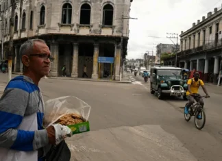Trump dice che sta valutando un’acquisizione amichevole di Cuba