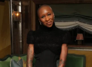 Cynthia Erivo e la Bayswater dei sogni: Mulberry festeggia 55 anni con 55 borse iconiche (e super limited)