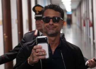 Mediaset chiede a Fabrizio Corona 160 milioni di euro, maxi causa: “Contro di lui anche Maria De Filippi, Silvia Toffanin, Ilary Blasi, Gerry Scotti, Samira Lui”