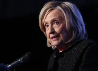 Epstein files, Hillary Clinton rivela alla Camera: “Se volete scoprire la verità, chiamate a testimoniare Trump”
