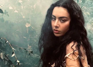 Il management di Charli XCX chiarisce le affermazioni di Sky Ferreira riguardo ai credits di “Wuthering Heights”