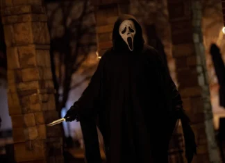 Scream 7, la recensione: un cane che si morde la coda per un sequel scialbo