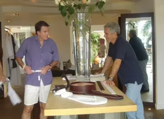 Lord Mandelson si dimette dal Partito Laburista per i legami con Epstein: pagamenti per 75.000 dollari, foto in mutande e “tassa pianificata sui bonus dei banchieri”