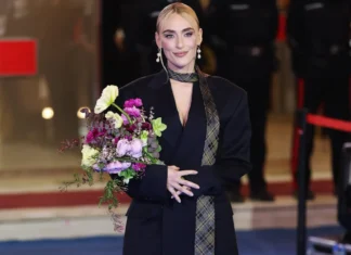 Il green carpet di Sanremo 2026: la vibe è tutta tailoring dark e teatrale (sì a Michele Bravi, Fedez e Mara Sattei)