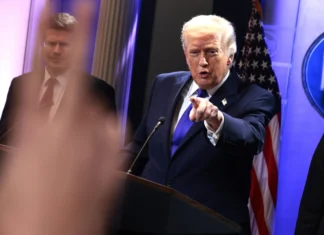 Trump annuncia un blocco navale dello stretto di Hormuz