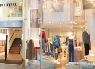 Come procedono le vendite di Urban Outfitters? (Spoiler: molto bene)