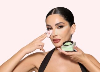 Huda Beauty lancia Easy Bake Matcha Milk: la cipria verde che promette pelle flawless e zero rossori