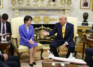 Trump imbarazza la prima ministra giapponese Sanae Takaichi con una battuta su Pearl Harbor