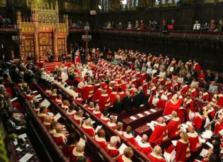 Il parlamento britannico dice addio ai “membri ereditari” della Camera dei Lord