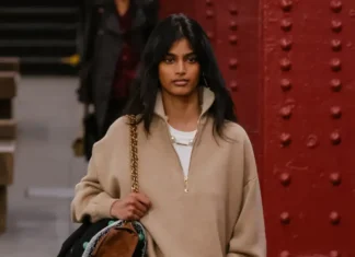 Bhavitha Mandava è la nuova ambassador Chanel: la modella scoperta in metro che ora domina le passerelle