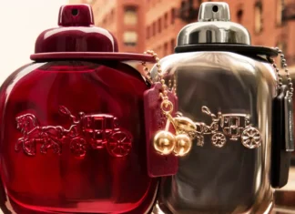 Coach lancia due nuovi profumi per la Gen Z: Pure Platinum e Cherry sono le fragranze di cui si parlerà nel 2026
