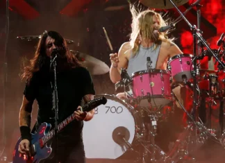 Dave Grohl parla della morte di Taylor Hawkins: «mi ha fatto mettere in discussione tutto della vita»