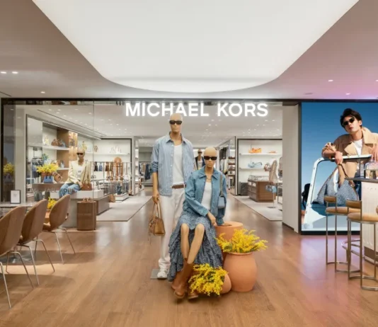Michael Kors apre a Pechino (ma il vero punto è il café dentro lo store)