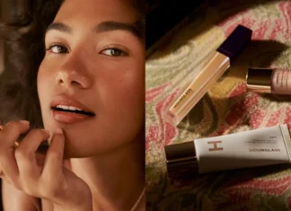 Olivia Dean è la nuova musa Hourglass (e il suo glow naturale è già virale)