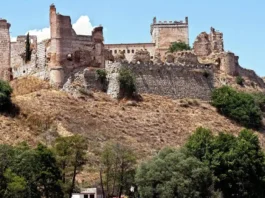 Spagna, crolla una torre dello storico castello di Escalona: cause e danni da valutare Torre Escalona - Photo Credits Euronews.it