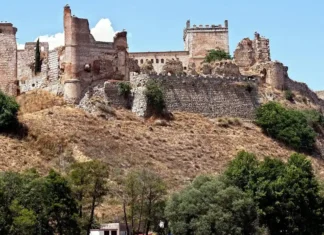 Spagna, crolla una torre dello storico castello di Escalona: cause e danni da valutare Torre Escalona - Photo Credits Euronews.it