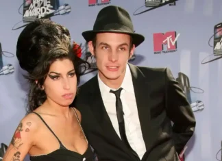 Blake Fielder-Civil, il marito di Amy Winehouse rivela: “I nostri telefoni erano stati intercettati dalla polizia” Il Blake Fielder-Civil, il marito di Amy Winehouse rivela: "I nostri telefoni erano stati intercettati dalla polizia" Amy Winehouse