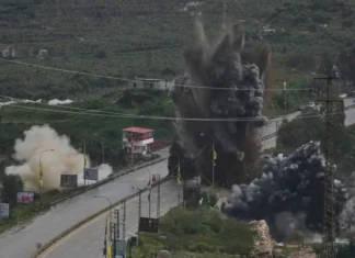 Israele continua a bombardare Beirut e fa saltare i ponti, isolato il sud del Paese