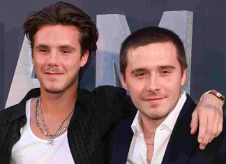 Cruz Beckham, in lacrime sul palco di Londra con la dedica per il fratello Brookyln Cruz e Brooklyn Beckham