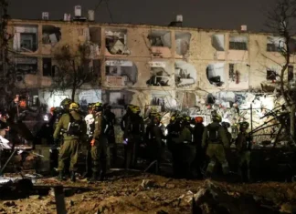 L’Iran ha colpito, nella notte, le città di Dimona e Arad in Israele, oltre 100 persone sono rimaste ferite