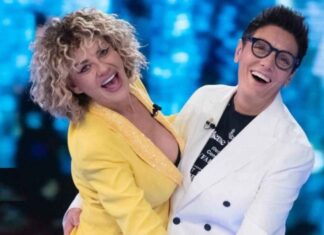 Il primo incontro di Eva Grimaldi con la moglie Imma Battaglia: “Mi è entrata nel cuore come un proiettile” Eva Grimaldi e la moglie Imma Battaglia