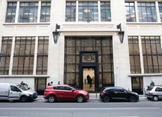 La polizia ha sventato un “attacco terroristico” contro la sede della Bank of America a Parigi