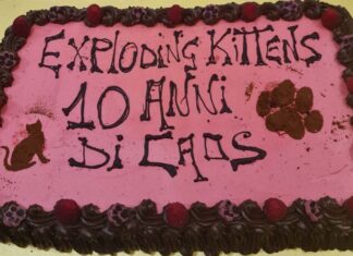 10 Anni di Caos: Il Compleanno di Exploding Kittens al Crazy Cat Café