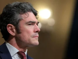 Joe Kent è sotto indagine dall’Fbi (si è dimesso martedì)