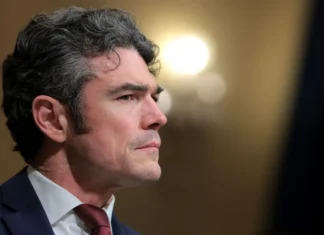 Joe Kent è sotto indagine dall’Fbi (si è dimesso martedì)