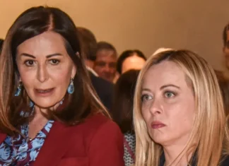 Giorgia Meloni ha chiesto le dimissioni di Daniela Santanchè