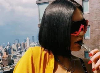 Non solo pelle, ma anche capelli: cos’è il trend dei glass hair (e come ricrearlo)
