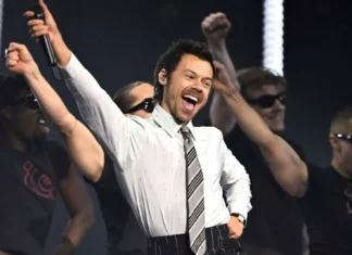 Harry Styles, il nuovo album “Kiss All Time. Disco, Occasionally” debutta in vetta alla Billboard 200 Harry Styles, il nuovo album debutta in vetta alla Billboard 200